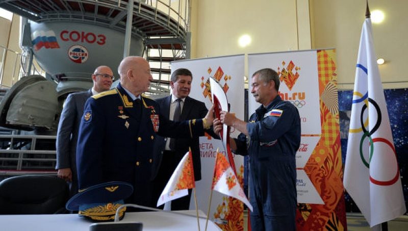 Олимпийский огонь Сочи-2014 улетел в космос