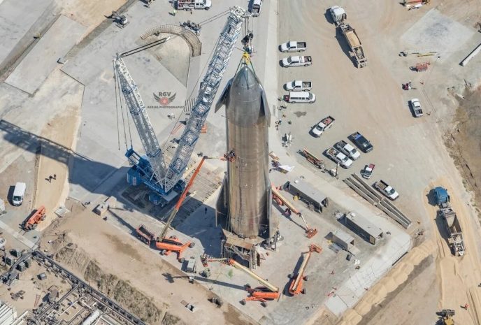 Команду для полета на Луну начал собирать миллиардер из Японии