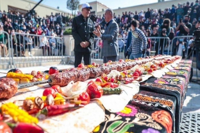 Десятиметровый шашлык приготовили в Ташкенте