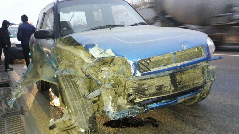 По вине лихача RAV4 влетел в стену туннеля на улице Саина в Алматы