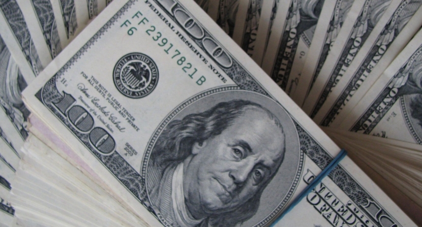 Доллар подешевел почти на два тенге