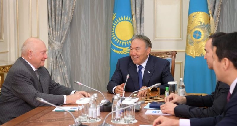 Зачем Лужков приезжал в Казахстан?