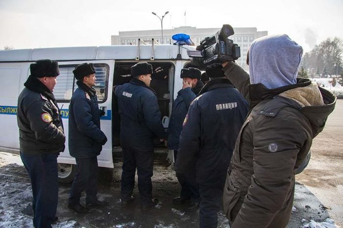 После митингов в Алматы 35 человек оштрафованы
