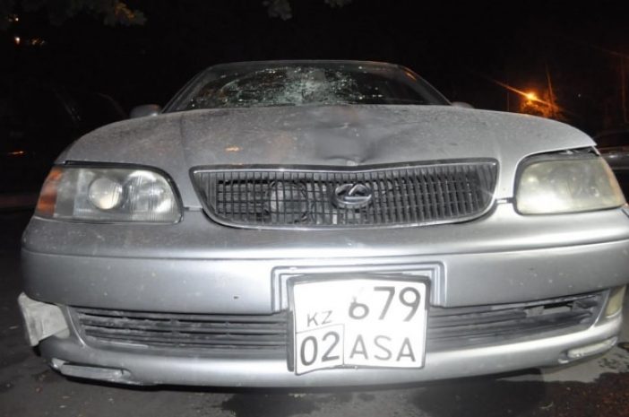 Полиция Алматы ищет водителя Toyota Aristo, сбившего пешехода