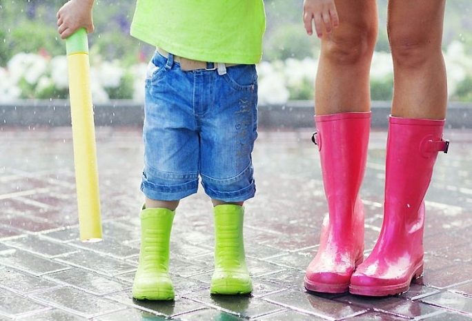 Прогулка под дождем: Как носить резиновые сапоги?