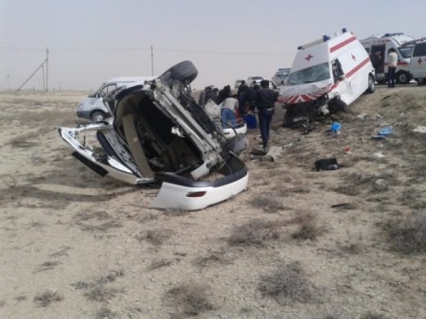 Lexus столкнулся со «скорой» на трассе Актау – Жанаозен