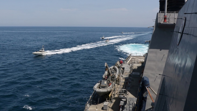 Корпус стражей исламской революции проводит учения в Персидском заливе