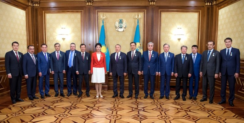 Нурсултана Назарбаева наградили медалью «20 лет Астане»