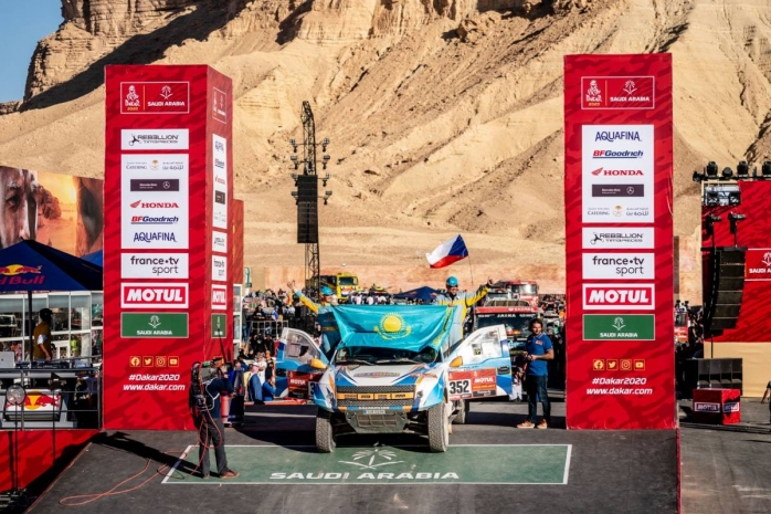 Казахстанский экипаж финишировал на «Дакаре»