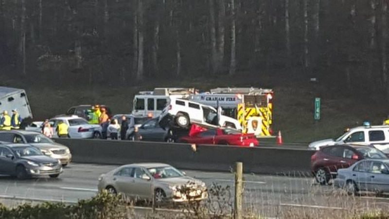 За несколько часов на трассе в Северной Каролине столкнулась сотня автомобилей