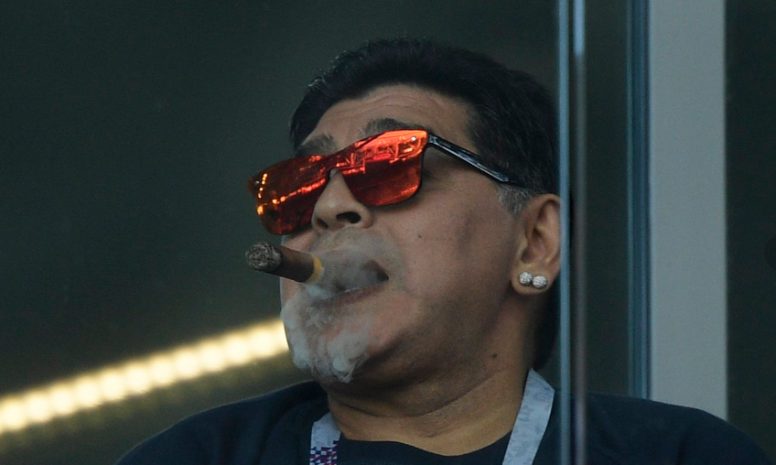 ФИФА вновь осудила Марадону за критику арбитра