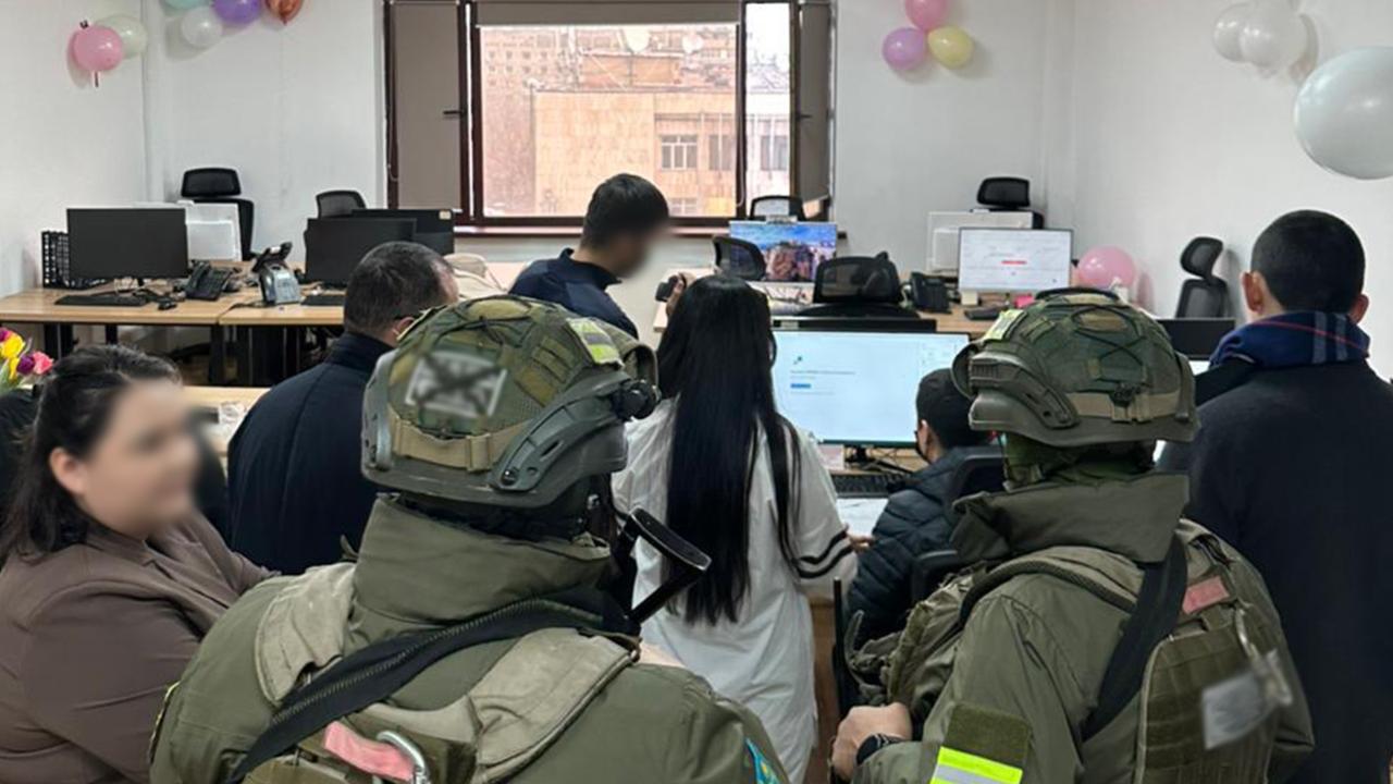 Персональные данные казахстанцев продавали коллекторам и МФО