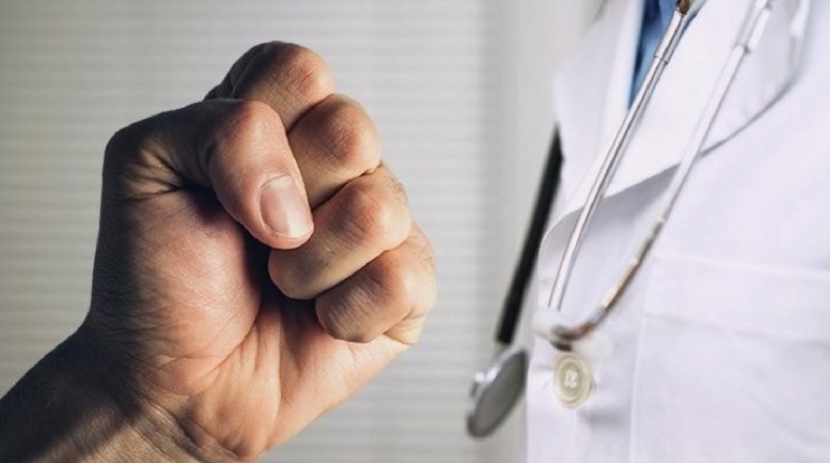 340 медработников пострадали от нападений за три года в Узбекистане