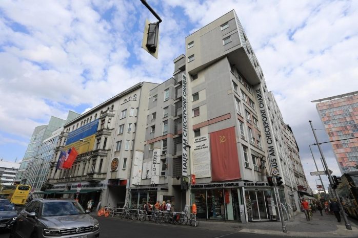 Семья покойного Туркменбаши планирует построить здания в центре Берлина