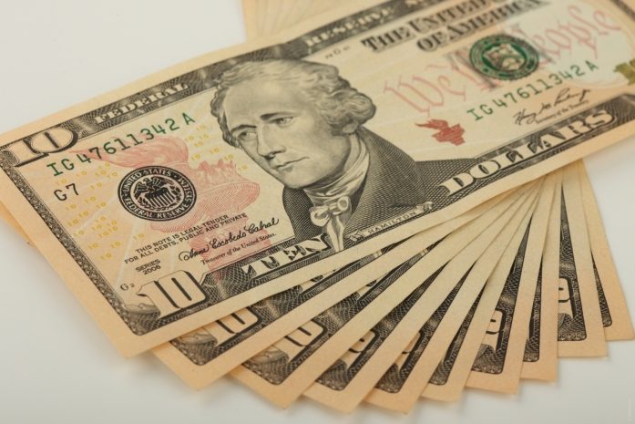 Доллар неуклонно растет