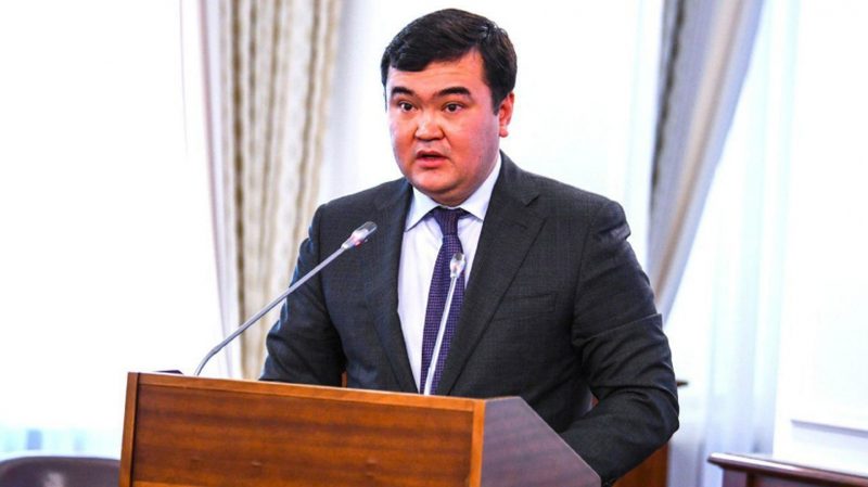 На трех трассах Казахстана введут платный проезд