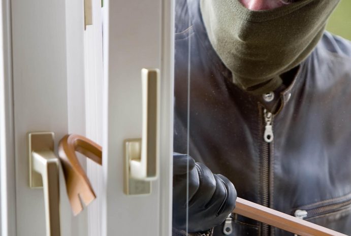 20-летний павлодарец ограбил пенсионера в Усть-Каменогорске