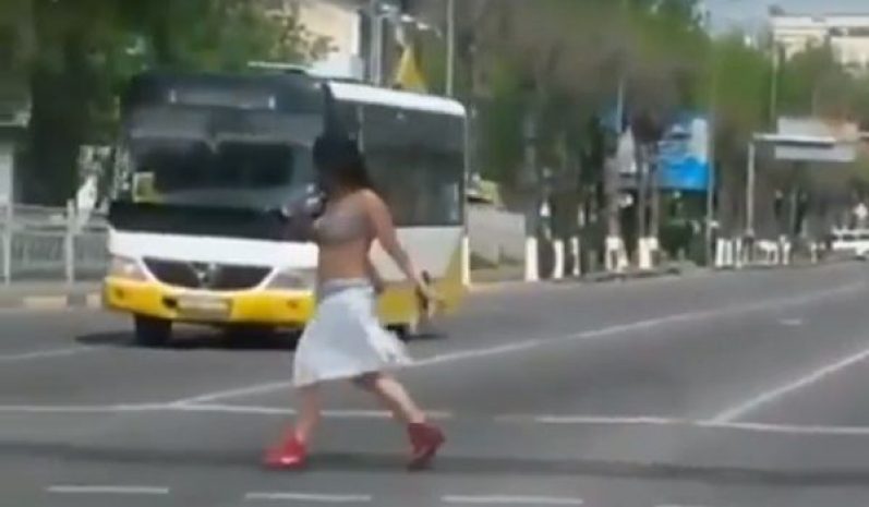 Шымкентская жара «раздела» местных девушек (ВИДЕО)