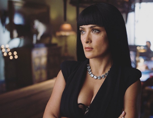 Сальма Хайек взбудоражила поклонников откровенным фото с иглоукалывания