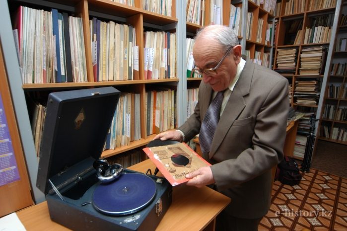 Наум Шафер рассказал, кому достанется его бесценная коллекция