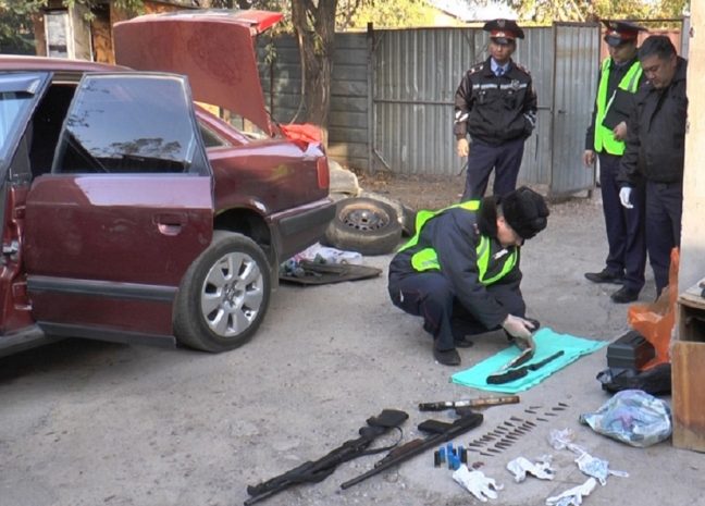 Целый арсенал обнаружили полицейские у жителя Алматы