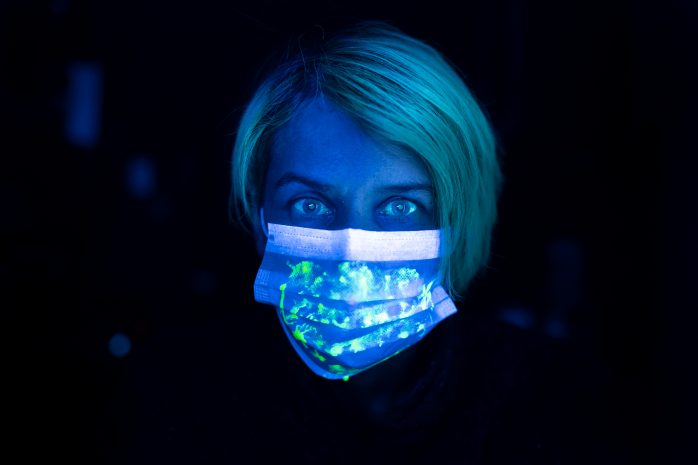 Светящуюся маску от коронавируса изобрели ученые в Японии