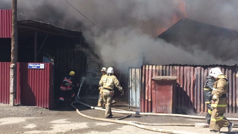 Склад хранения шин загорелся в Талдыкоргане