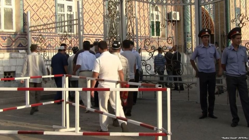 В Таджикистане пятерых имамов арестовали за вербовку подростков в Сирию
