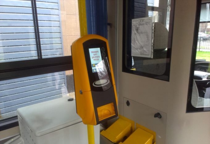 Терминал электронной оплаты проезда разбит в одном из автобусов Алматы