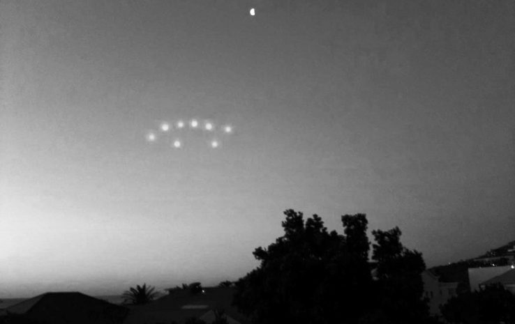 Светящиеся шарообразные НЛО сняли на видео в Монреале