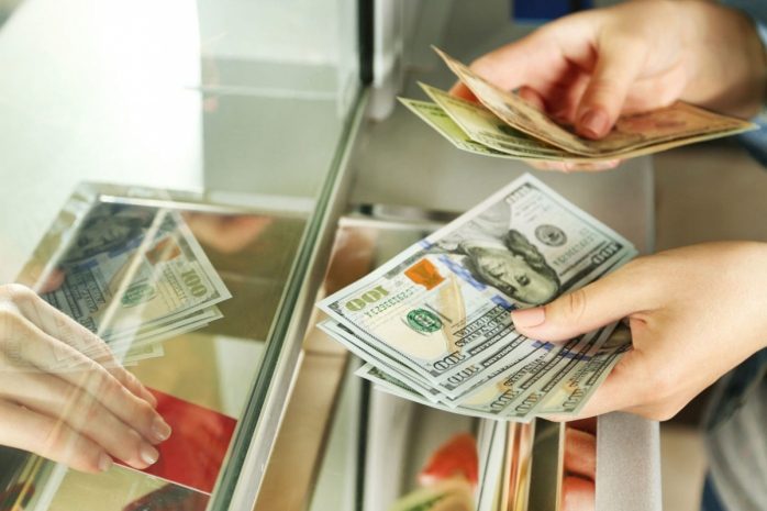 До 700 миллионов долларов США продадут из Нацфонда в июле