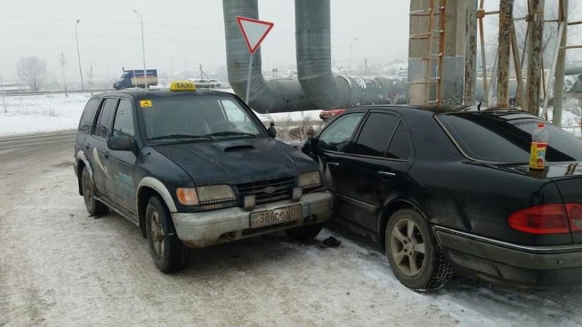 В Алматы неуправляемый автомобиль сбил пенсионерку