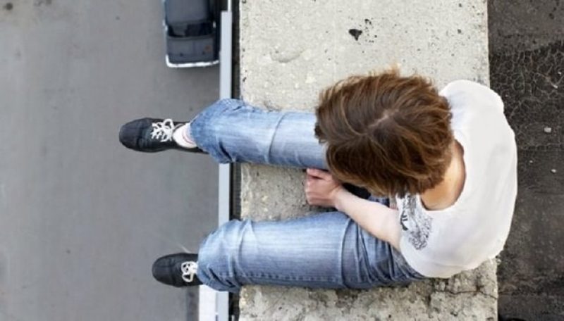 Гибель еще одной школьницы в КР может быть связана с группами смерти в соцсетях