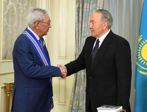 Нурсултан Назарбаев поздравил Мырзатая Жолдасбекова