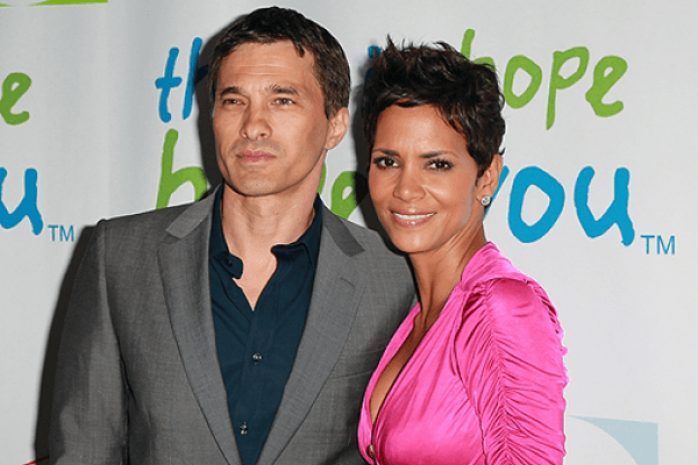 Беременная Холли Берри вышла замуж