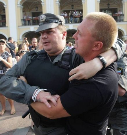 Полиция провела задержания оппозиционеров в центре МосквыЭксклюзив