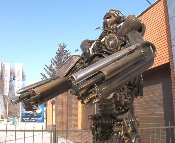 В Павлодаре из ненужных автозапчастей делают роботов