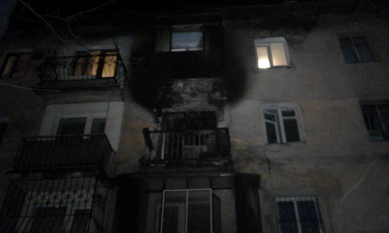 Пожар произошел в одном из домов в центре Алматы