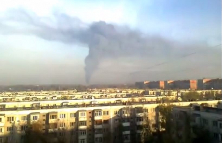 В Алматы крупный пожар: снова горит барахолка. Видео