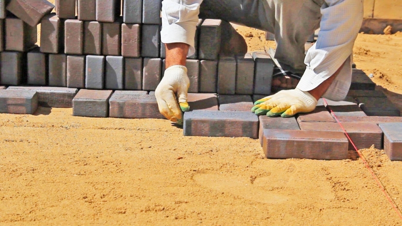 Безработных казахстанцев привлекут к работам по восстановлению от паводков