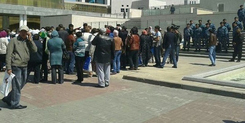 В Астане ипотечники идут в «Нур Отан»Эксклюзив