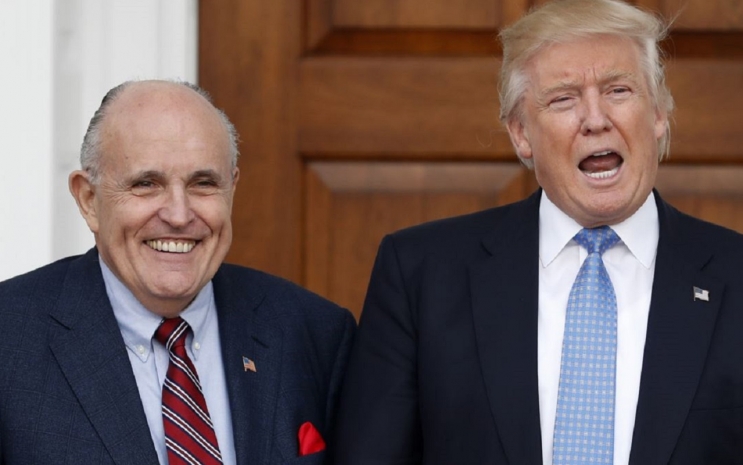 Адвокат Трампа заявил, что владеет компроматом на Байденов