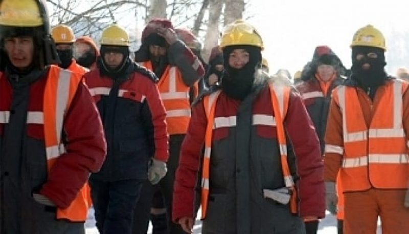 Взыскать долг по зарплате требуют строители