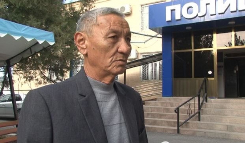 В ЮКО полицейские наградили местного жителя, задержавшего опасного преступника