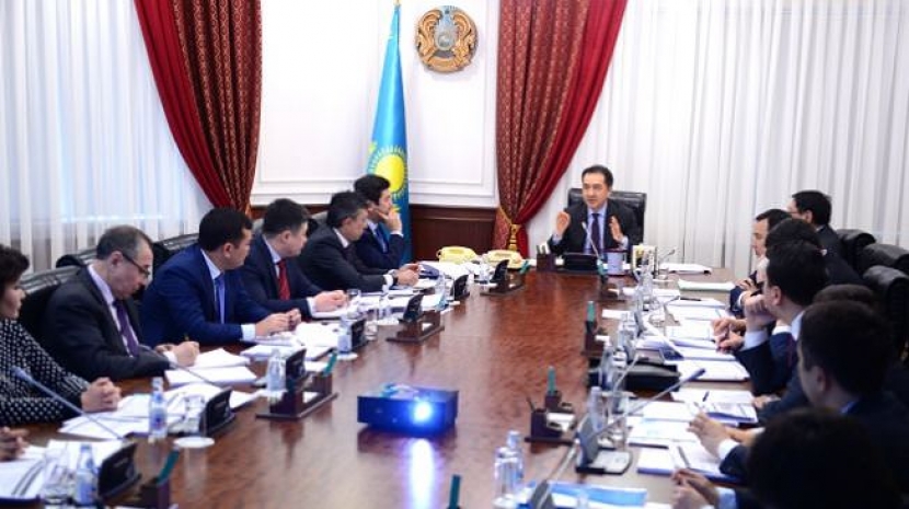 Сагинтаев обсудил с экспертами вопросы экономики