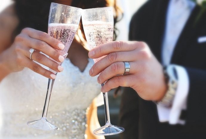 Новое веяние той-бизнеса — казахстанцы пишут тосты на заказ