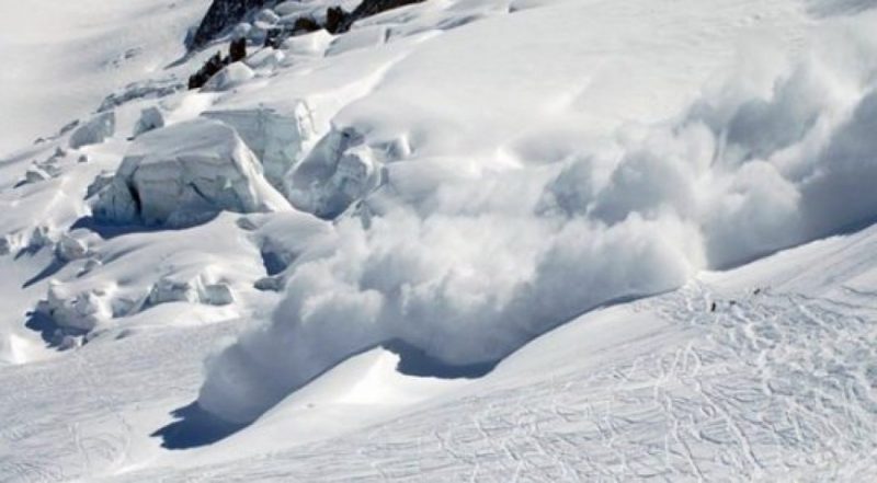 Из-за угрозы схода снежных лавин закрыты две трассы в ВКО