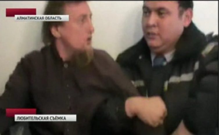 Полицейские применили силу против священника отца СофронияЭксклюзив