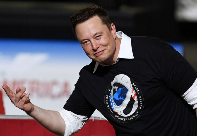 Илон Маск намерен отправиться к Марку Цукербергу