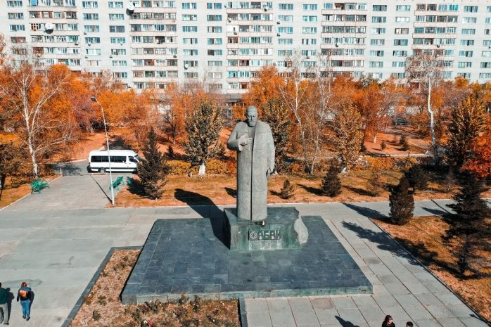 Восстановить областной статус Семея требует известный писатель